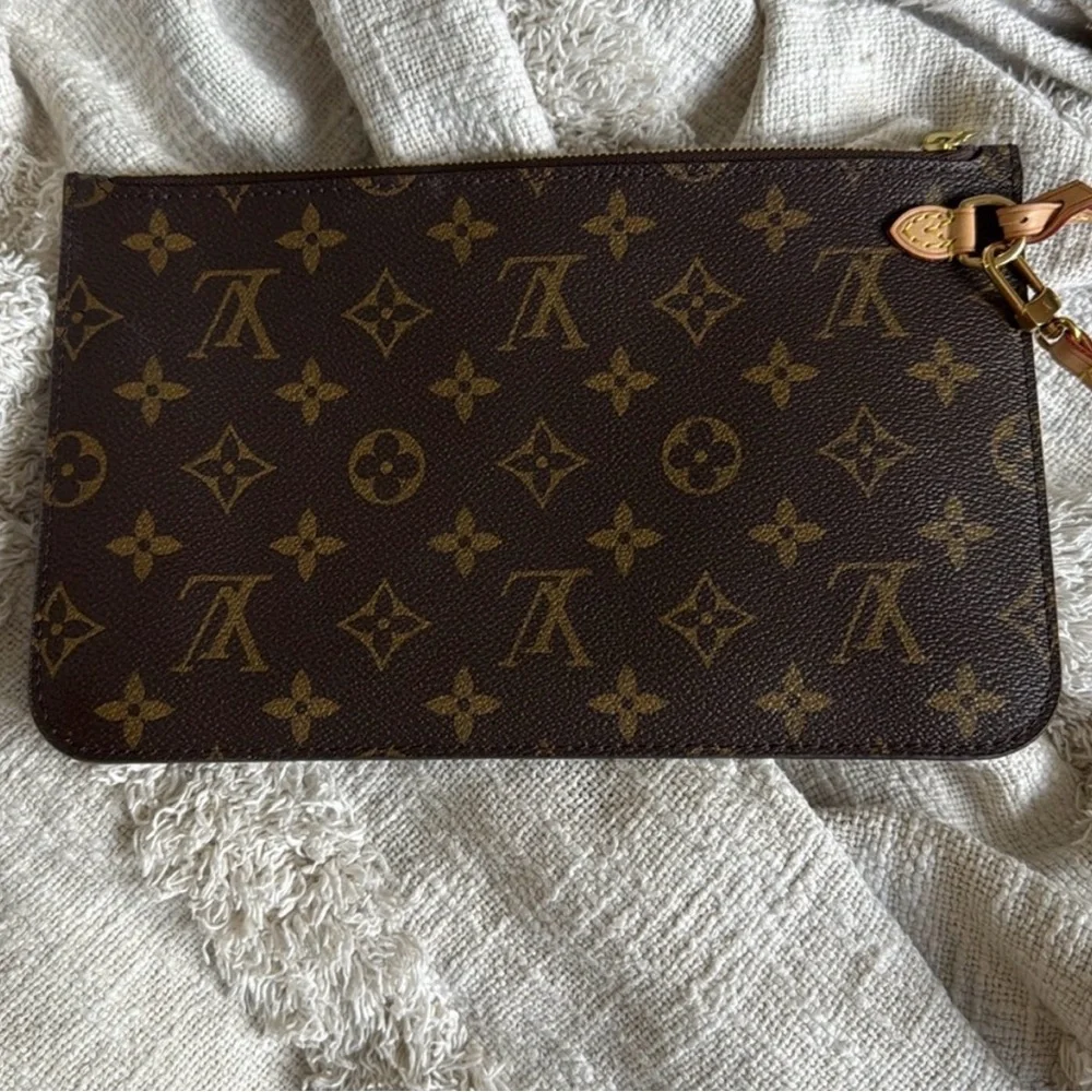 Louis Vuitton Monogram Neverfull Pouch